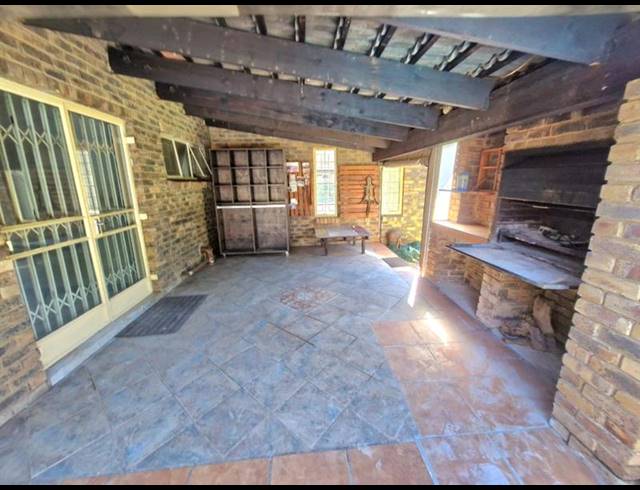 3 BEDROOM HOUSE FOR SALE IN SINOVILLE